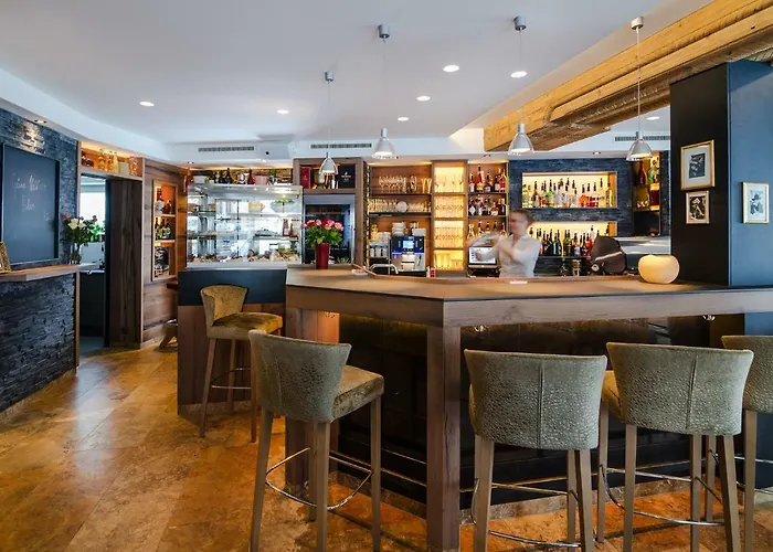 Victoria - Adults Only