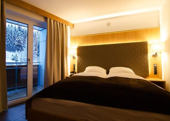 Victoria - Adults Only