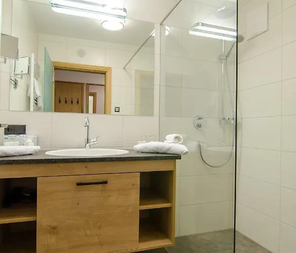 Victoria - Adults Only